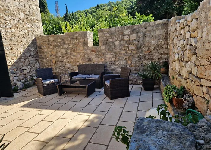 Villa Lovrecina *